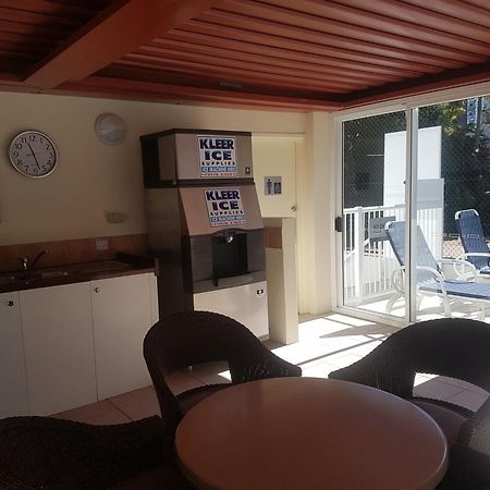 Surfers/Broadbeach Pool View. Free Parking & Wifi Gold Coast Kültér fotó