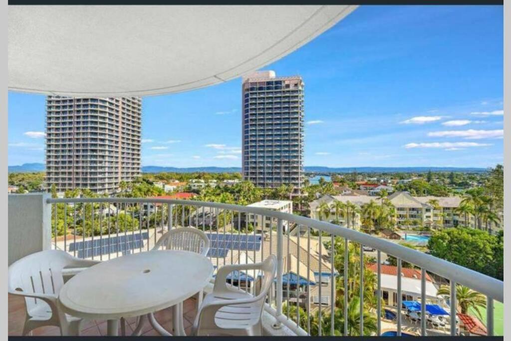Surfers/Broadbeach Pool View. Free Parking & Wifi Gold Coast Kültér fotó